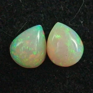 Welo Opal Pärchen 1,65 u. 1,38 ct Multicolor Milchopale Opale