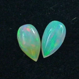 Welo Opal Pärchen 1,97 u. 1,72 ct Multicolor Milchopale Opale