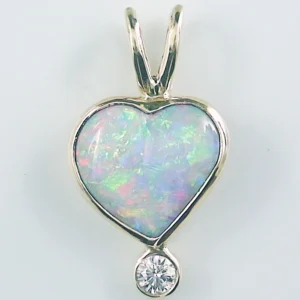 Exklusiver 18k Gelbgold Herzanhänger mit 3,07 ct. Herzform White Opal und Brillant