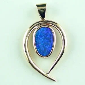 18k Gelbgold Anhänger mit Black Crystal Opal – Eleganter Designer-Anhänger mit GEM Class Black Crystal Opal