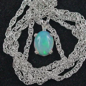 925er Sterling Silber Opalanhänger mit Welo Opal (1,31 ct) aus Afrika inkl. Silberkette