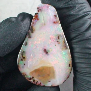 130,94 ct Boulder Opal Multicolor - gelocht / gebohrt für Lederband