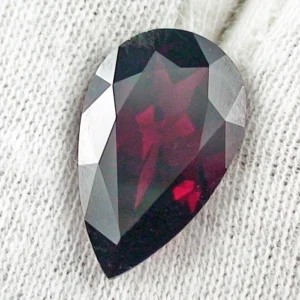 7,48 ct. Granat Rhodolith im Pear Cut - Premium Edelstein aus Madagaskar kaufen