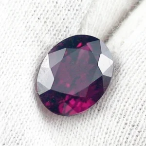 5,05 ct. Granat Rhodolith im Oval Cut - Premium Edelstein aus Madagaskar kaufen