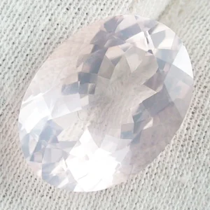 Rosenquarz in zartrosa 16,37 ct - Oval multifacettierter Schliff - 20,09 x 14,84 x 10,09 mm