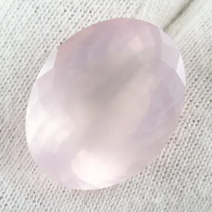 Rosenquarz in zartrosa 21,78 ct - Oval multifacettierter Schliff - 21,68 x 16,96 x 10,28 mm