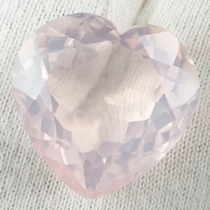 Rosenquarz in zartrosa 29,05 ct - Herz multifacettierter Schliff - 20,81 x 21,16 x 12,34 mm
