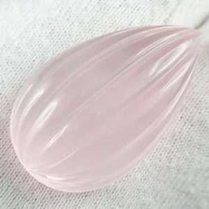 Rosenquarz in zartrosa 60,65 ct - Tropfen Cabochon - 34,14 x 20,25 x 13,14 mm