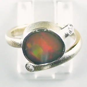 14k 585er Goldring mit Rot Grünem Welo Opal 2,03 ct