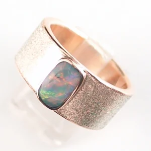 Massiver 925er Sterling Silberring mit 14K Rotgold und Top GEM Class Semi Black Opal (0,53 ct) aus Australien