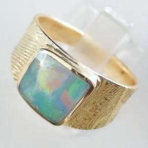 18k Gelbgold Ring mit 1,95 ct White Opal – Eleganter Designer-Ring mit GEM Class White Opal