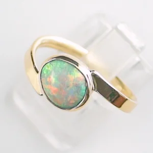 18k Gelbgold Ring mit 1,33 ct Semi Black Opal – Eleganter Designer-Ring mit GEM Class Semi Opal