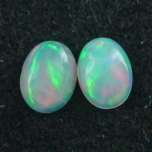 Welo Opal Pärchen 0,86 u. 0,95 ct Multicolor Milchopale Opale