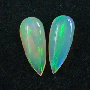 Welo Opal Pärchen 2,29 u. 2,59 ct Multicolor Milchopale Opale