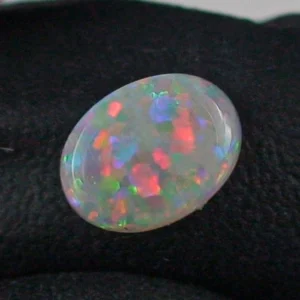 0,89 ct White Opal Multicolor Vollopal aus Coober Pedy Fire