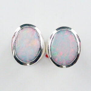 Silber-Ohrstecker mit 1,38 ct White Opalen aus Coober Pedy