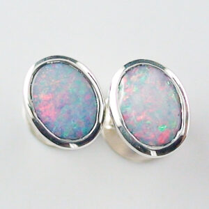 Silber-Ohrstecker mit 0,98 ct White Opalen aus Coober Pedy