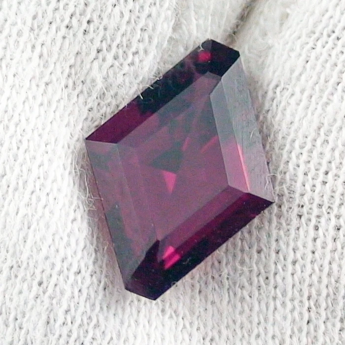 ES00956 1 rhodolith granat edelstein granate sicher online bestellen