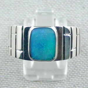 Eleganter Opalring mit blauen Black Crystal Opal 1,32 ct