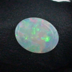 0,62 ct White Opal Multicolor Vollopal aus Coober Pedy Fire