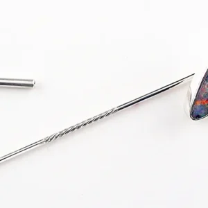 935er Reversnadel mit 2,80 ct. Boulder Opal aus Australien