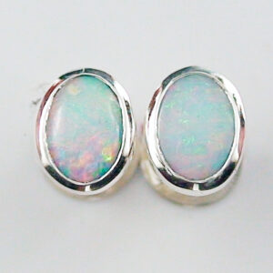 Silber-Ohrstecker mit 1,32 ct White Opalen aus Coober Pedy