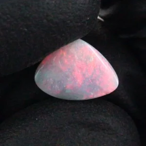 1,76 ct. Semi Black Opal aus Lightning Ridge – Natürliche Farbvielfalt