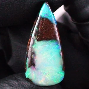 14,34 ct. Boulder Opal aus Australien – Opalstein gebohrt / gelocht