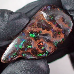 88,64 ct Yowah Nuss Opal - gelocht / gebohrt für Lederband