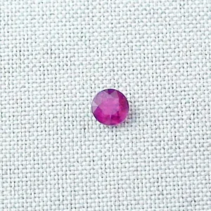 0,75 ct Pink Roter Rubin - multifacettierter Schliff - Top GEM