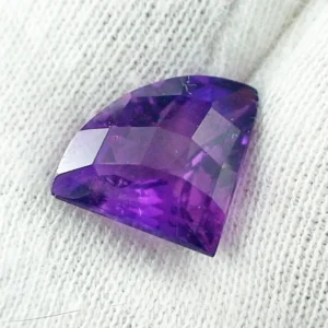 Violetter Amethyst 4,57 ct Triangle Harlequin Cut