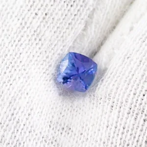 0,47 ct Tansanit Kissenschliff VVSI Blau Violett