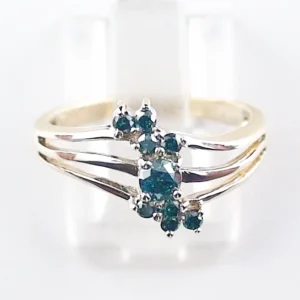 9k Gelbgold-Ring mit königsblauen Diamanten – Elegantes Cluster-Design mit 0,29 ct blauen Brillanten aus Afrika
