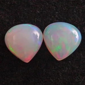 Welo Opal Pärchen 2,20 u. 2,69 ct Multicolor Milchopale Opale