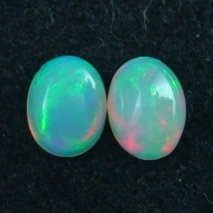 Welo Opal Pärchen 1,31 u. 1,25 ct Multicolor Milchopale Opale
