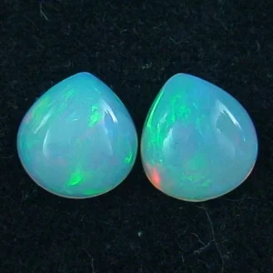 Welo Opal Pärchen 1,69 u. 2,14 ct Multicolor Milchopale Opale